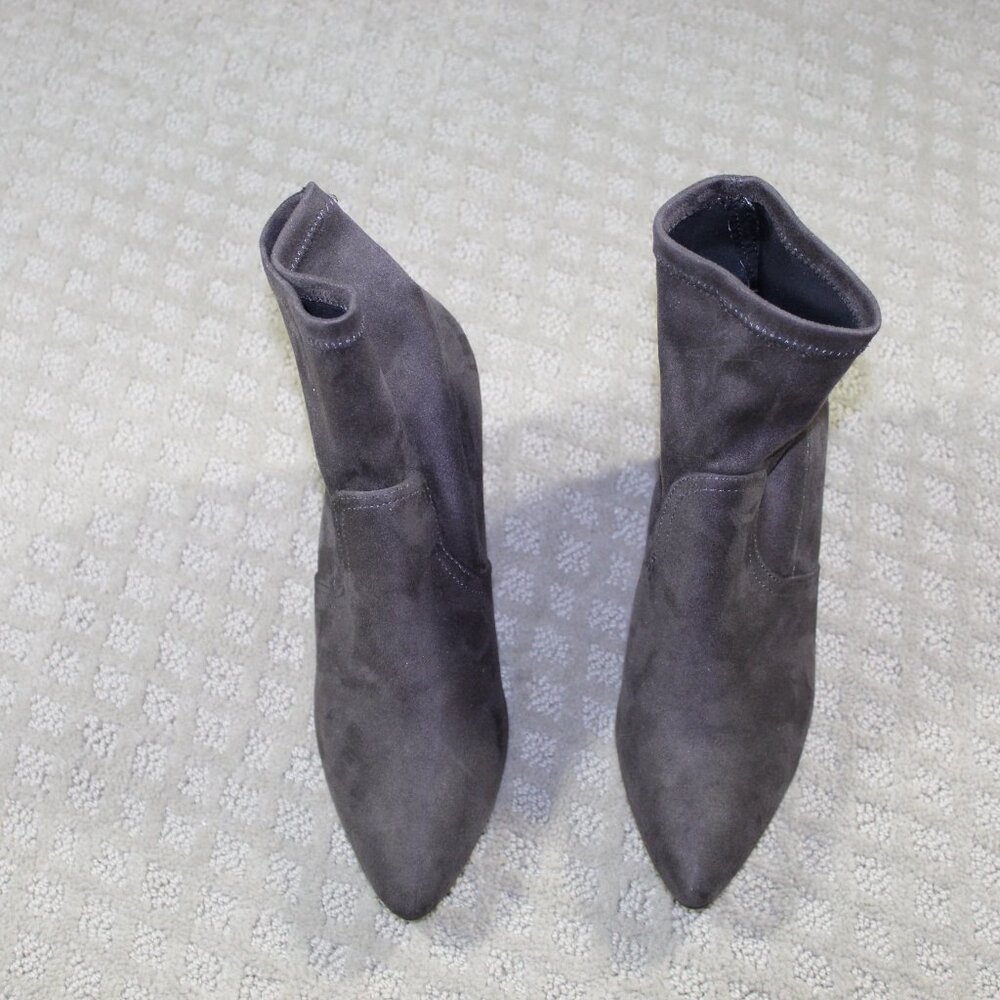 Qupid Size 6.5 Grey Faux Leather & Fabric 3.5" Block Heel Boots - Picture 2 of 6